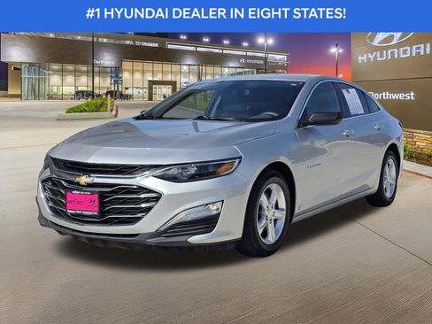 Used 2021 Chevrolet Malibu LS image 2