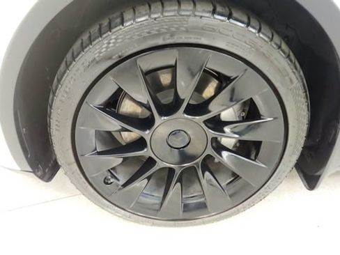Used 2022 Tesla Model Y Long Range AWD/4WD image 80
