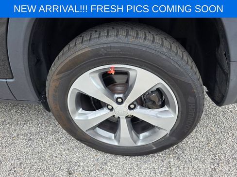 Used 2019 Jeep Cherokee Limited AWD/4WD image 7