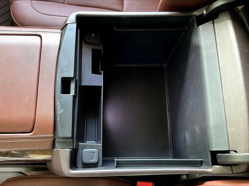 Used 2018 Chevrolet Tahoe Premier AWD/4WD image 16