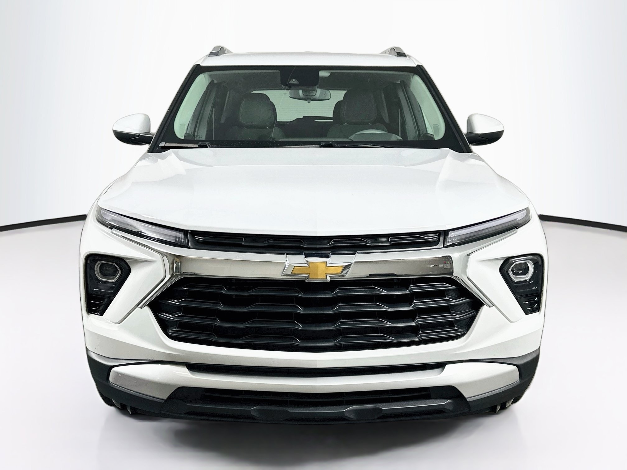 Used 2024 Chevrolet TrailBlazer LT w/ Driver Confidence Package FWD image 2