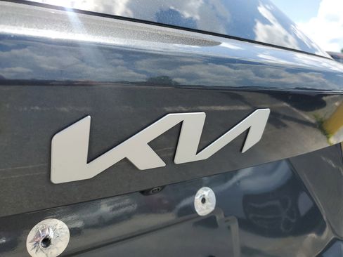 Certified 2023 Kia Sorento LX FWD image 8