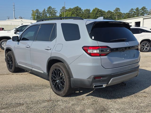 Used 2025 Honda Pilot Touring image 3