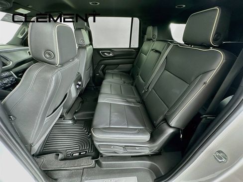 Used 2024 GMC Yukon XL SLT AWD/4WD image 32
