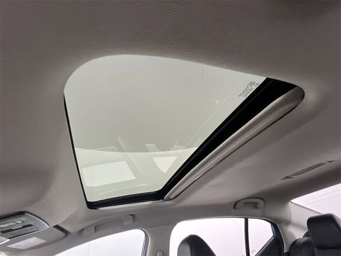 Certified 2022 Nissan Sentra SR w/ SR Premium Package image 16