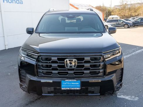 New 2026 Honda Pilot Sport image 3