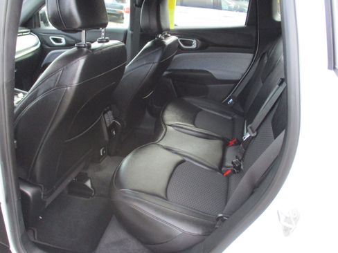 Used 2024 Jeep Compass Latitude image 12