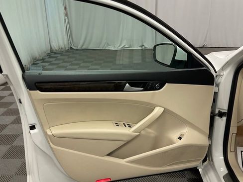 Used 2015 Volkswagen Passat TDI SEL Premium image 10
