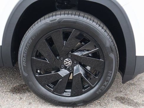 New 2026 Volkswagen Atlas SE image 9