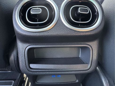 Used 2024 Mercedes-Benz GLC 300 4MATIC image 12