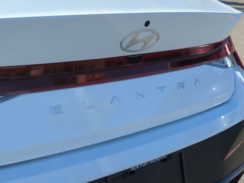 New 2026 Hyundai Elantra SE FWD image 12