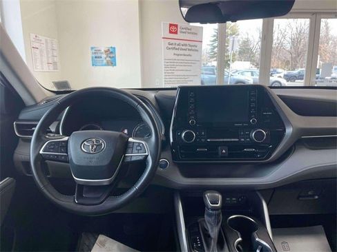 Certified 2022 Toyota Highlander XLE image 14