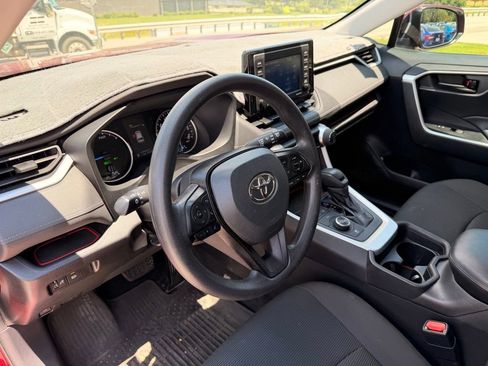 Used 2021 Toyota RAV4 LE AWD/4WD image 28