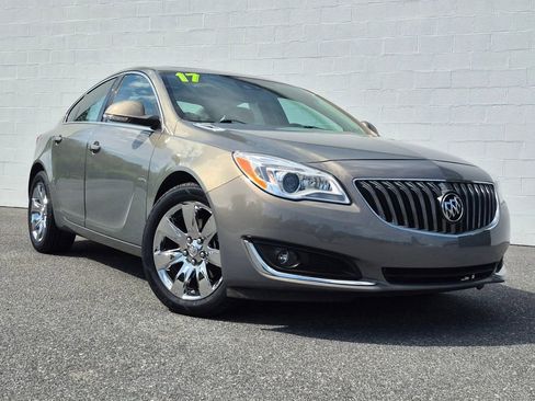 Used 2017 Buick Regal Premium w/ Driver Confidence Package #1 FWD image 2