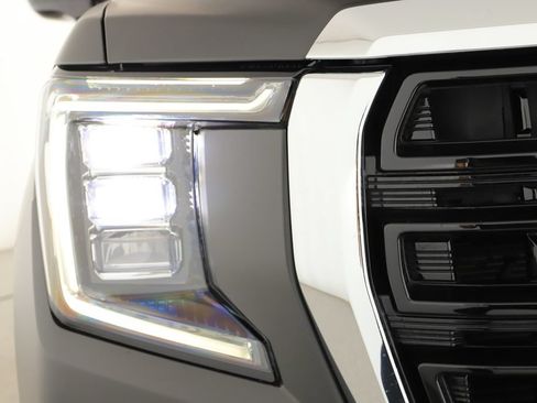 Used 2022 GMC Yukon SLE w/ Gmc Pro Safety Plus Package RWD image 35