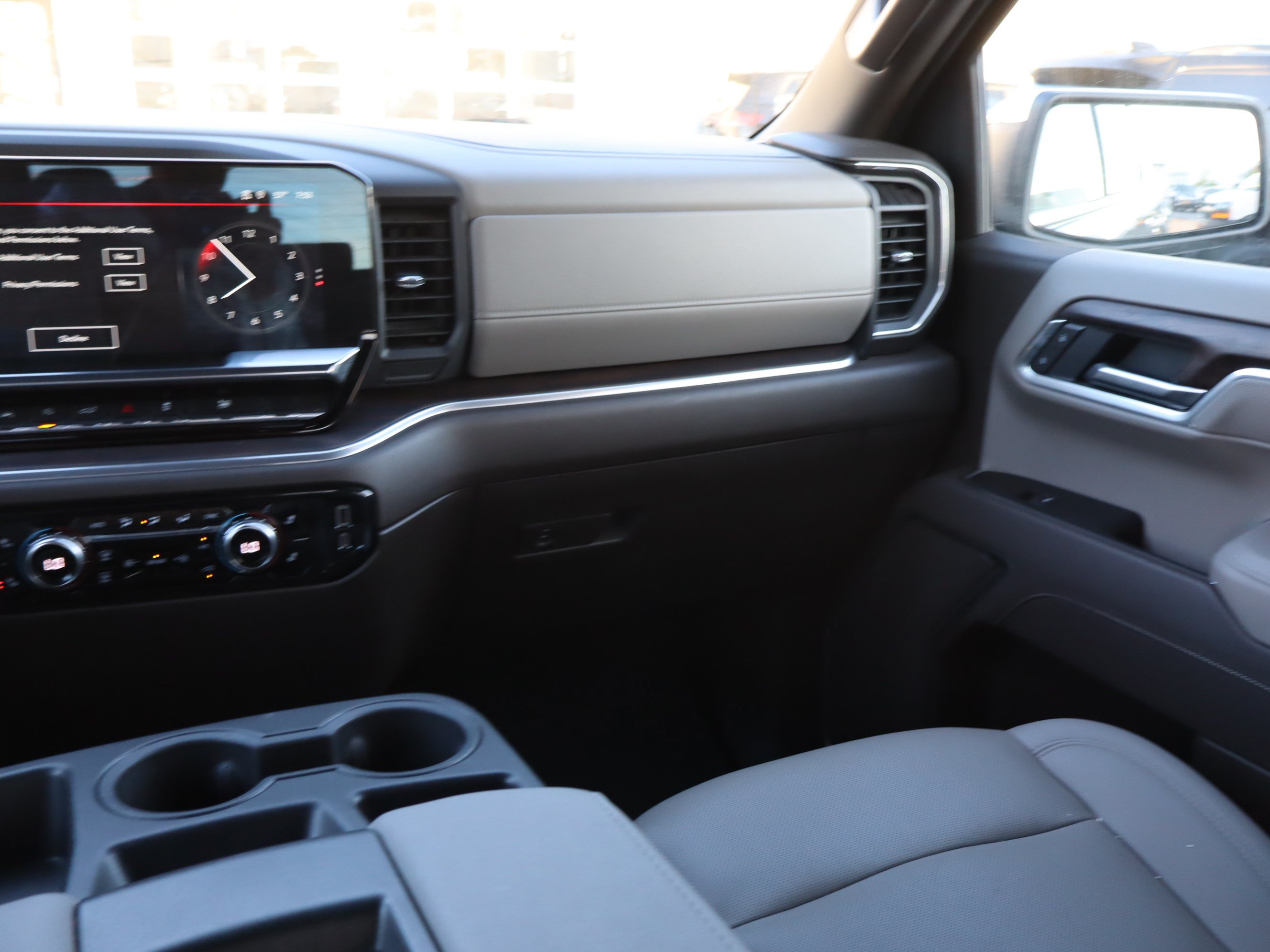 Used 2025 GMC Sierra 1500 SLT AWD/4WD image 14
