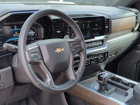 Certified 2025 Chevrolet Silverado 1500 High Country AWD/4WD image 11