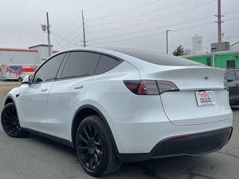 Used 2024 Tesla Model Y Long Range image 8
