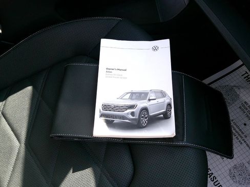 Used 2024 Volkswagen Atlas SE image 19