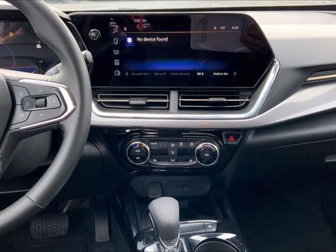 Used 2025 Chevrolet Trax ACTIV w/ Sunroof Package FWD image 7