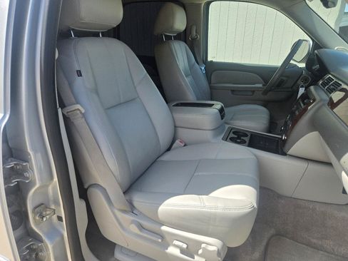 Used 2014 Chevrolet Tahoe LT RWD image 15