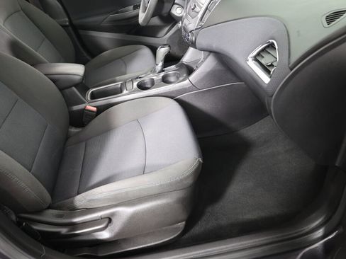 Used 2017 Chevrolet Cruze LT image 26