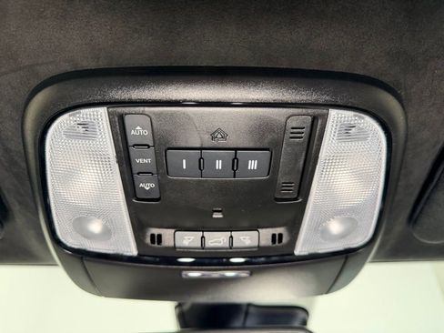 Used 2024 Dodge Durango R/T w/ Tow 'N Go Group AWD/4WD image 15