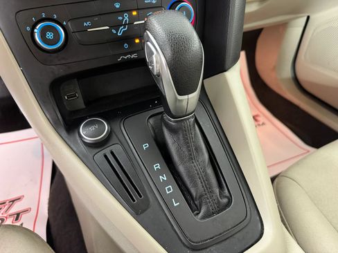 Used 2017 Ford Focus SE FWD image 20