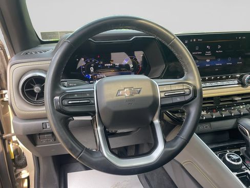 Used 2023 Chevrolet Colorado ZR2 w/ Technology Package AWD/4WD image 23