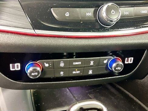 Used 2019 Buick Enclave Preferred w/ LPO, Luxury Package image 23