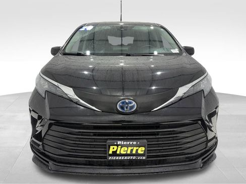 Used 2024 Toyota Sienna LE image 7