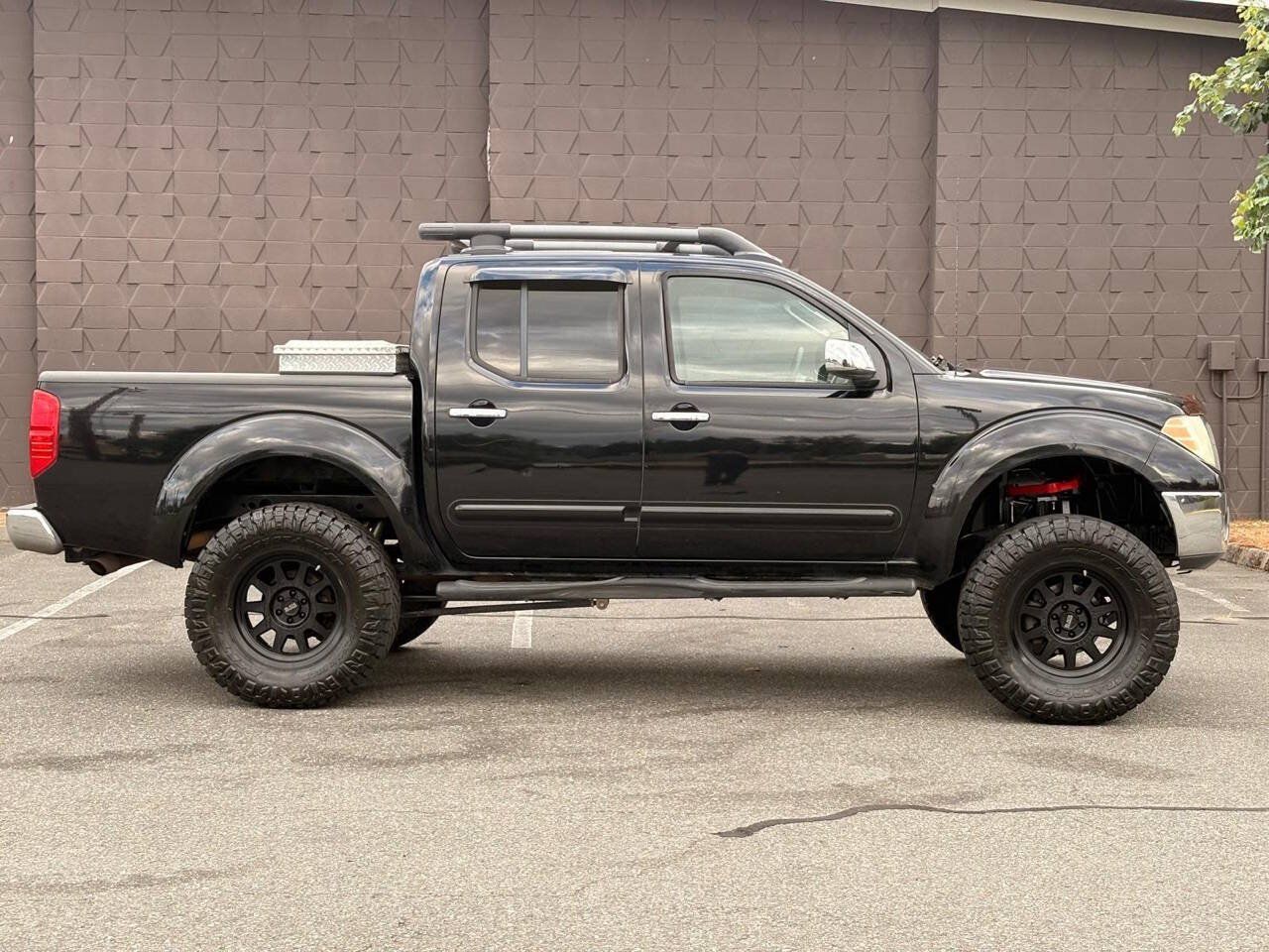 Used 2011 Nissan Frontier SL RWD image 4