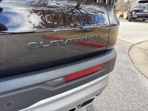 Used 2024 GMC Acadia Elevation image 8