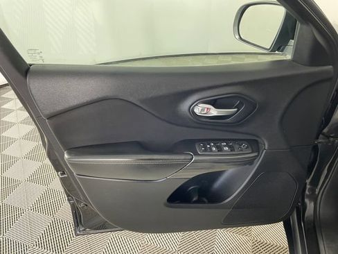 Used 2014 Jeep Cherokee Latitude AWD/4WD image 15