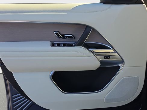 New 2026 Land Rover Range Rover SE image 28