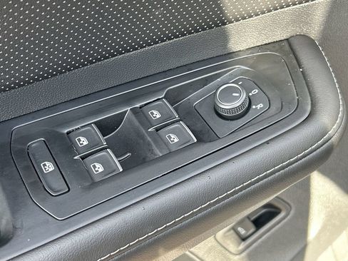 New 2026 Volkswagen Atlas Cross Sport SE FWD image 17