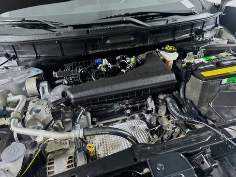 Used 2017 Nissan Rogue SV w/ SV Premium Package image 31