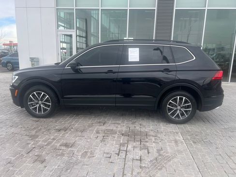 Certified 2019 Volkswagen Tiguan SE w/ Panoramic Sunroof Package image 3