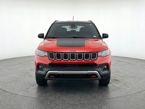 Used 2025 Jeep Compass Trailhawk AWD/4WD image 2