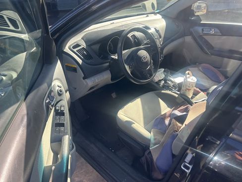 Used 2013 Kia Forte EX image 9