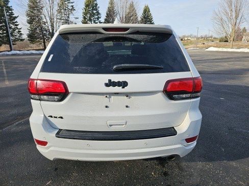 Used 2018 Jeep Grand Cherokee Altitude image 5