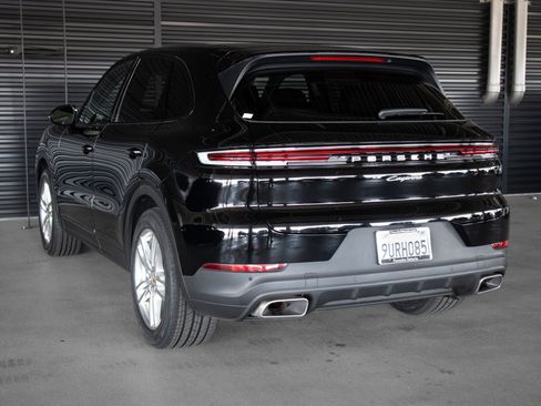 Certified 2024 Porsche Cayenne AWD/4WD image 3