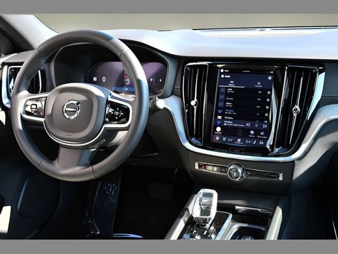 Certified 2025 Volvo V60 B5 Cross Country Ultra AWD/4WD image 18