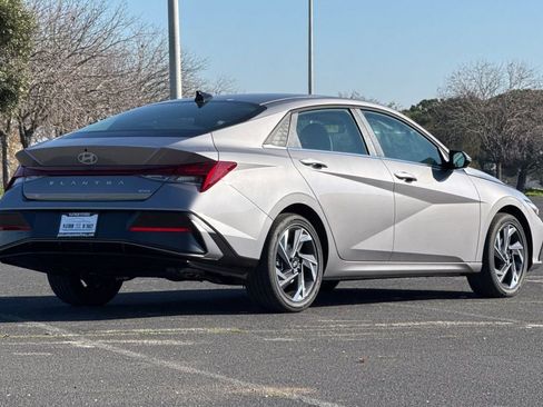 New 2026 Hyundai Elantra Limited image 4