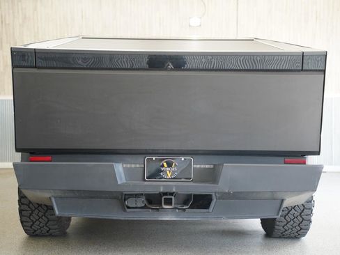 Used 2024 Tesla Cybertruck AWD Crew Cab image 9