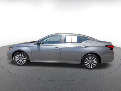 Used 2025 Nissan Altima 2.5 SV FWD image 9