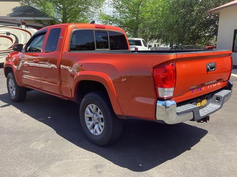 Used 2016 Toyota Tacoma SR5 image 5