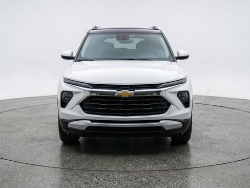 Used 2025 Chevrolet TrailBlazer LT FWD image 2
