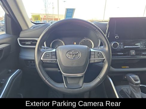 Used 2023 Toyota Highlander XLE image 16