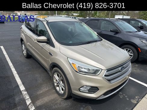 Used 2017 Ford Escape SE w/ SE Cold Weather Package AWD/4WD image 2